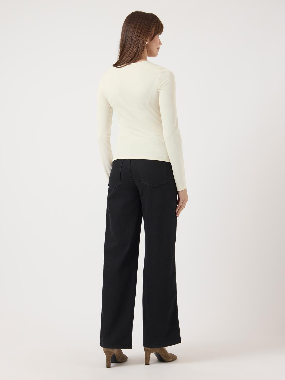 model_shot-back